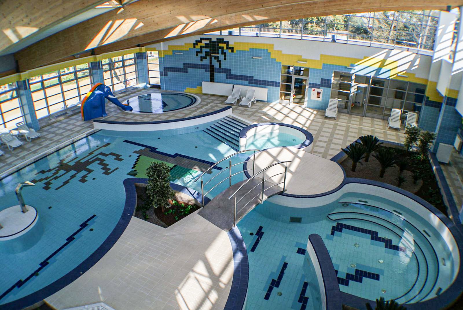 Prokuratura bada pomylenie próbek z tarnowskich basenów; klienci pływali w skażonej wodzie