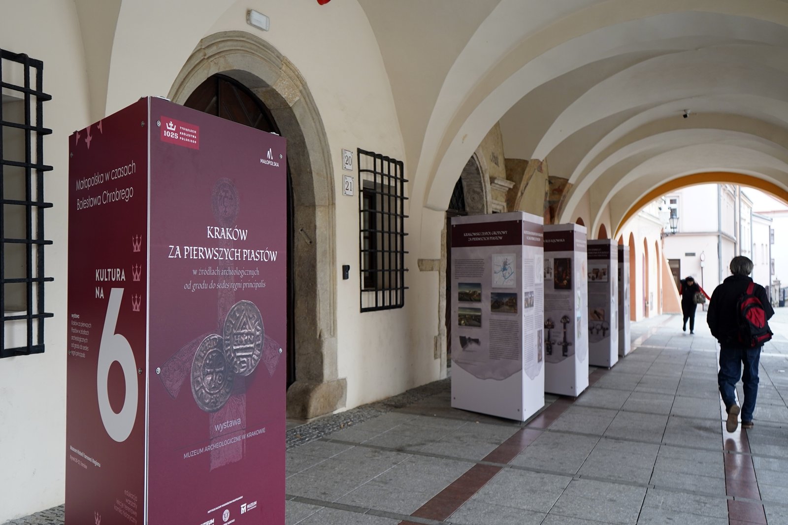 Plenerowa wystawa archeologiczna w Tarnowie: „Kraków za pierwszych Piastów”