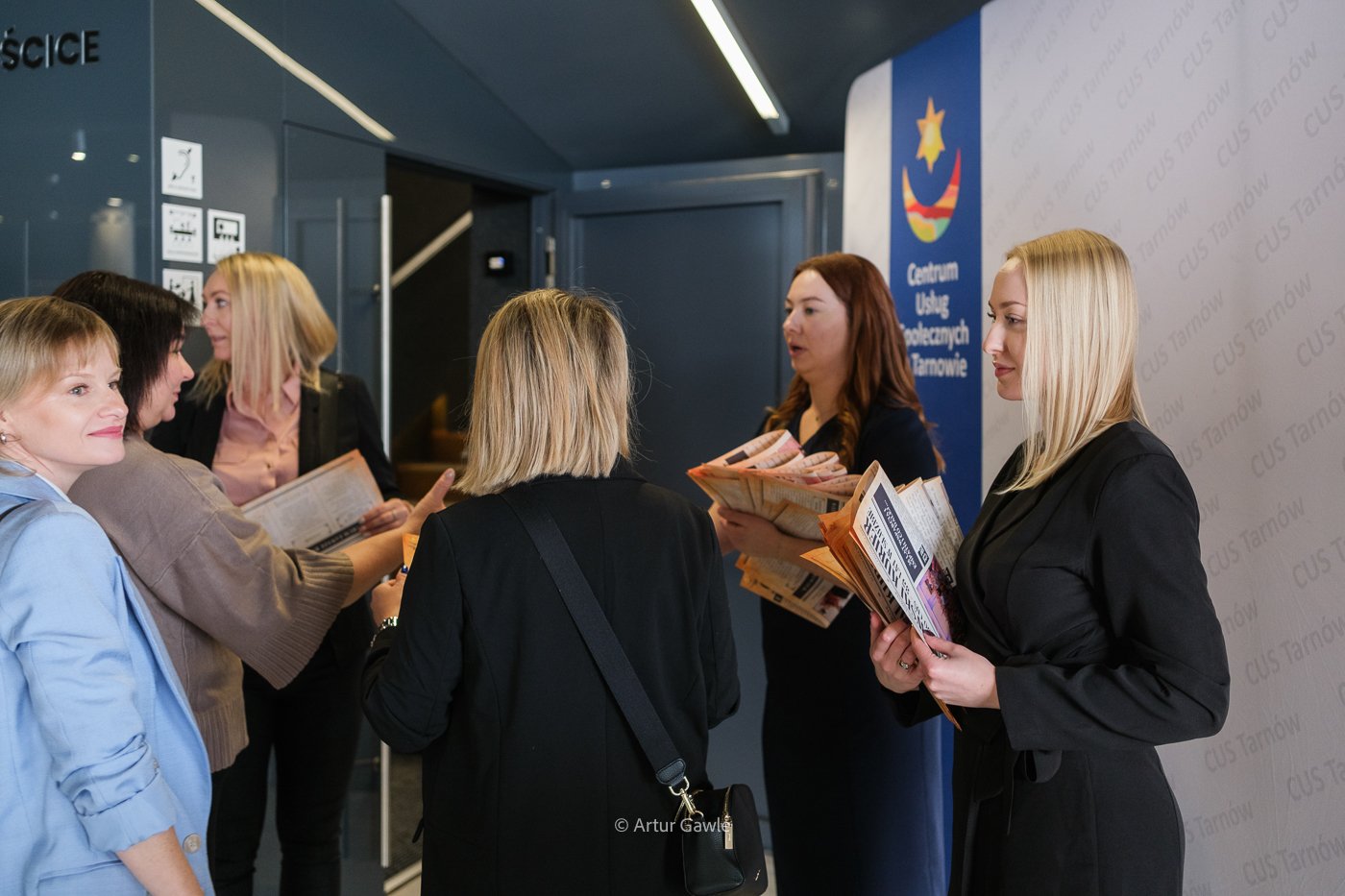 Podsumowanie działań służb społecznych. Odznaczenia i świętowanie [zdjęcia]