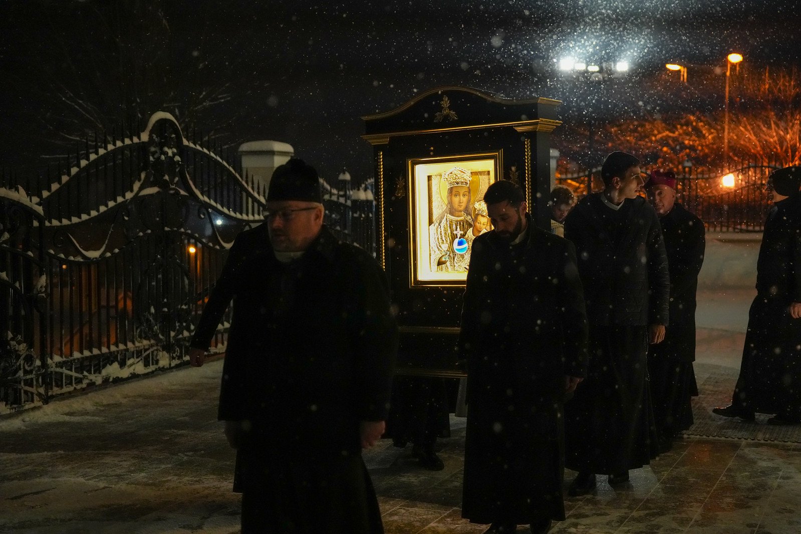 Matka Boża Tuchowska jest już w Krakowie. Wierni zaczynają szykować prezent na Jej powrót