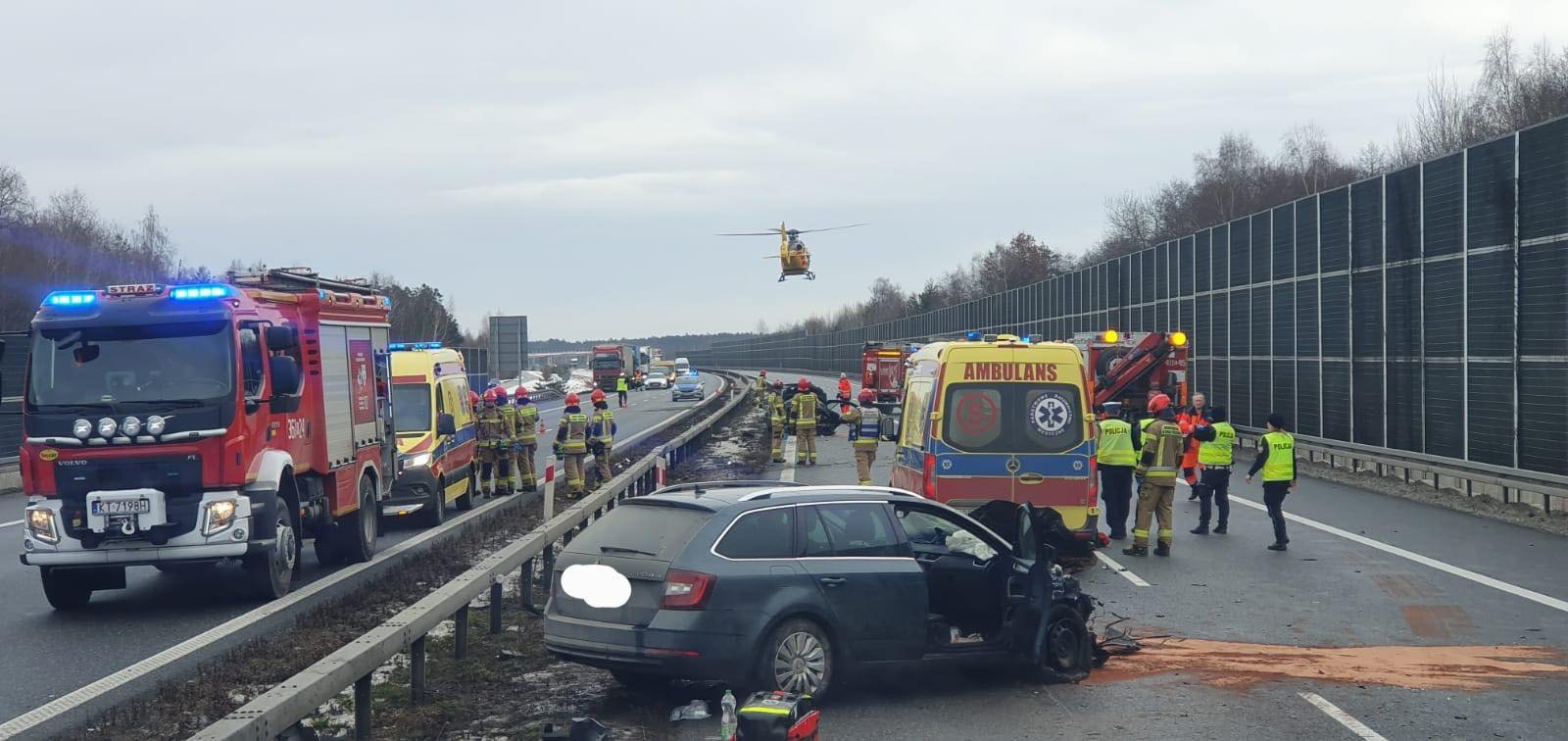 Pięć godzin usuwano skutki wypadku na autostradzie koło Brzeska. Interweniowało LPR