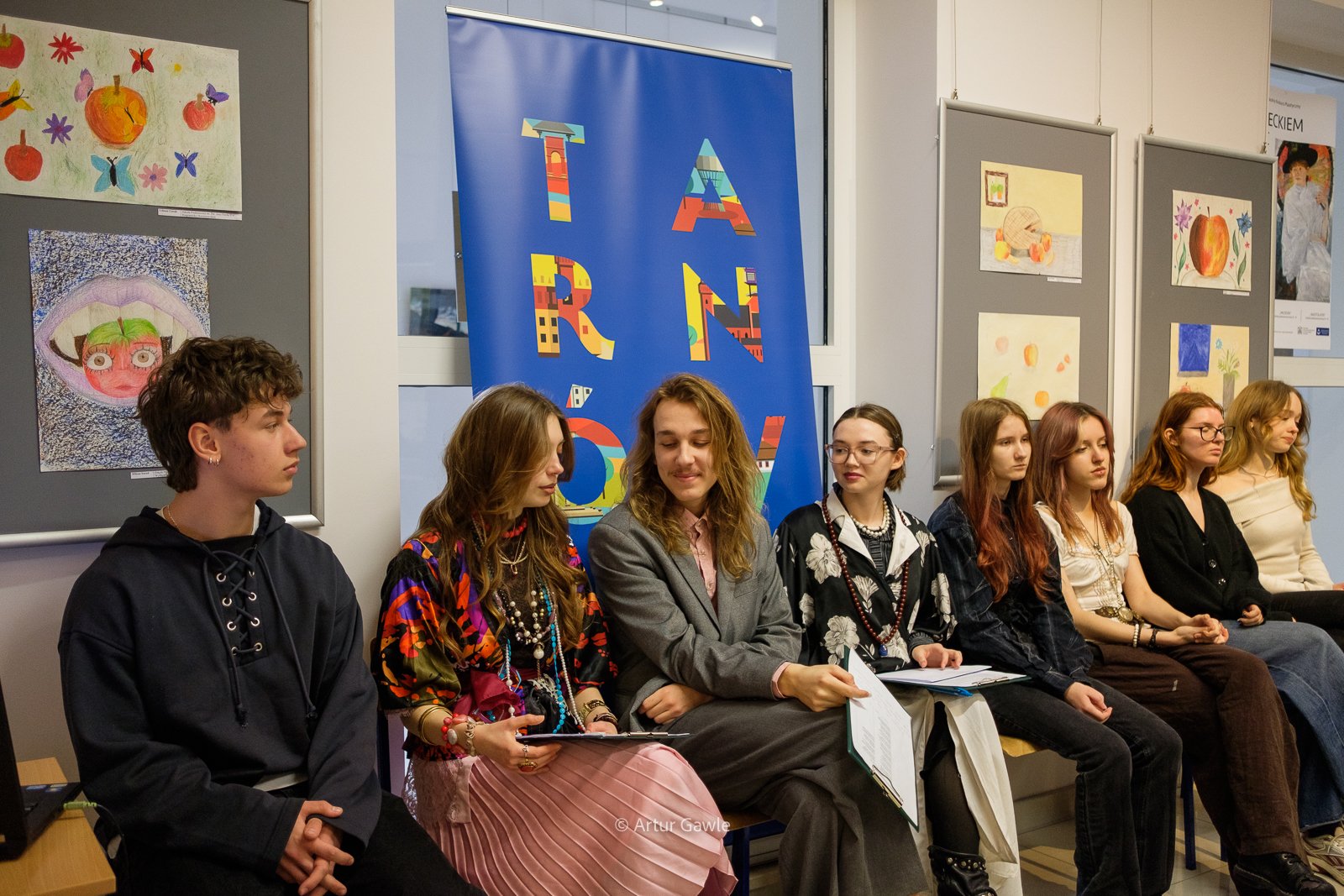 Rozdanie nagród w konkursie plastycznym „Dzieckiem być…” [zdjęcia]