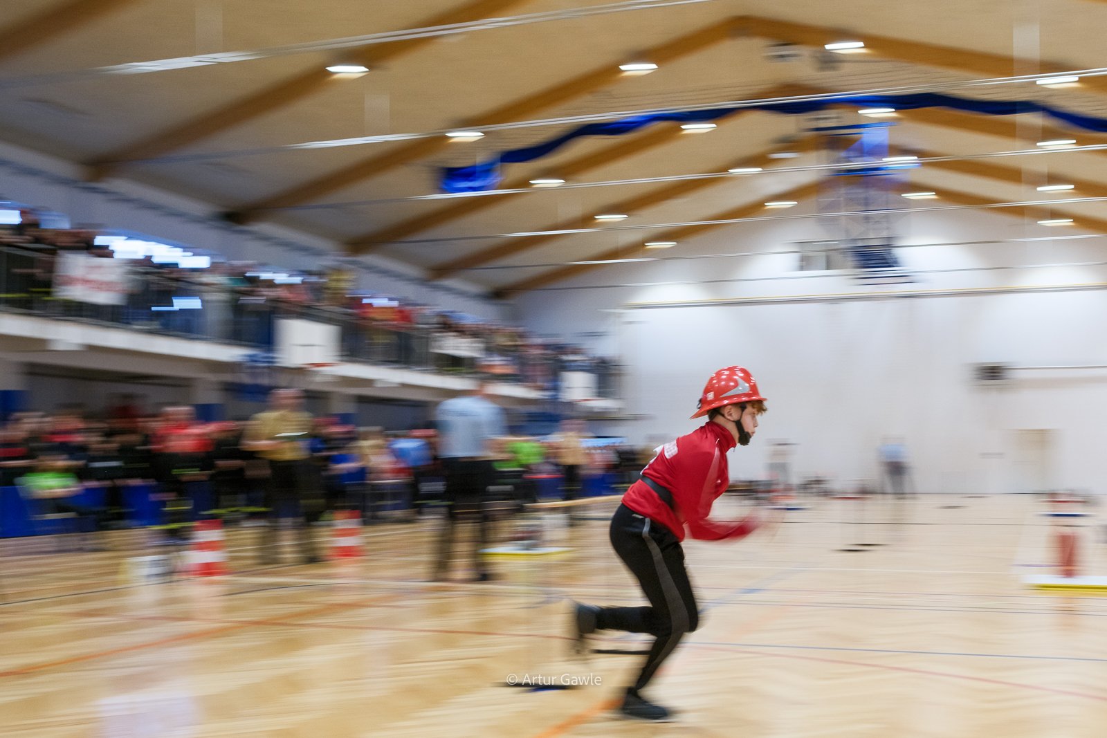 Duża frekwencja i wysoki poziom na Wojewódzkich Halowych Zawodach Sportowo-Pożarniczych [zdjęcia]