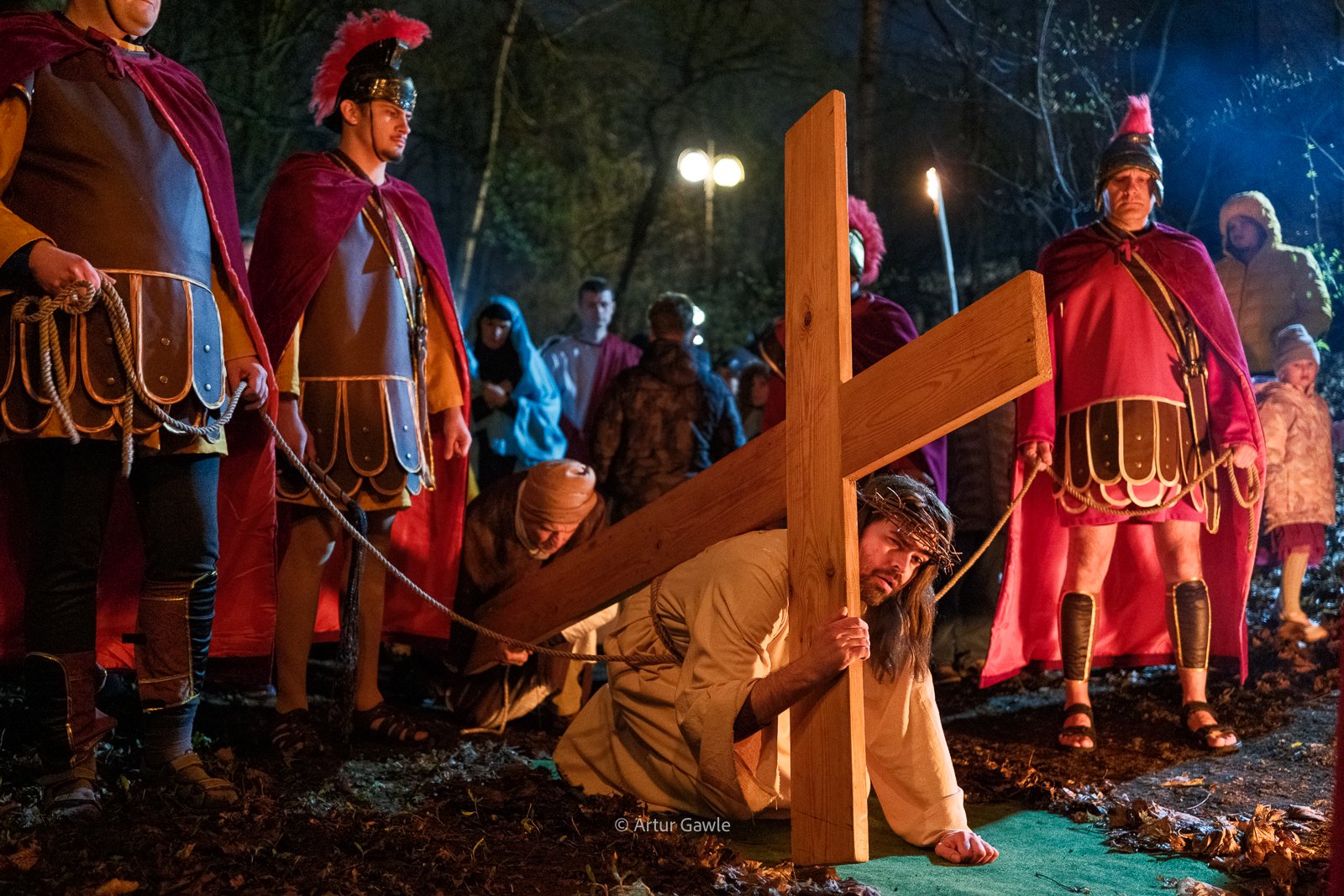 Misterium Męki Pańskiej w Mościcach – wzruszające widowisko za nami [zdjęcia]