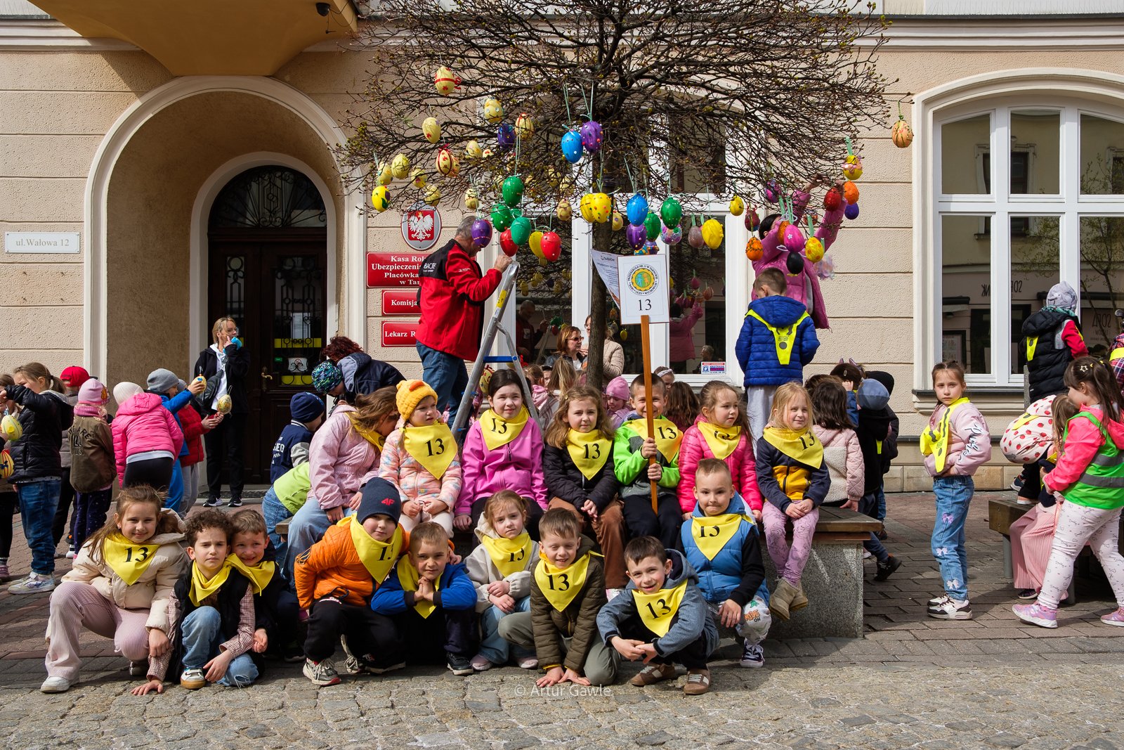 Drugi dzień Pisankowego Desantu. Ul. Wałowa zaroiła się od przedszkolaków [zdjęcia]