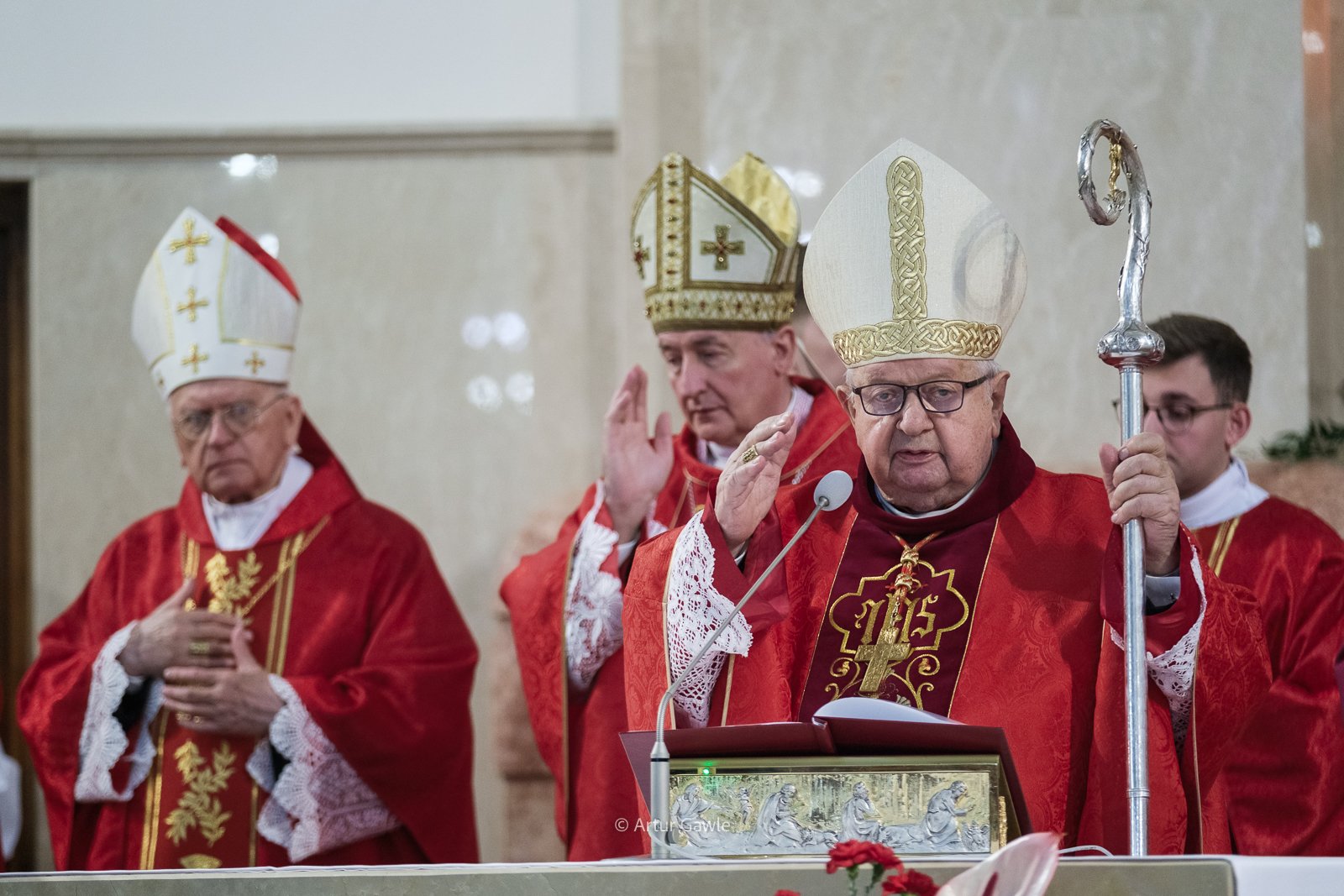 Historyczna uroczystość w Dąbrowie Tarnowskiej – kościół pw. NMP Szkaplerznej otrzymał tytuł Bazyliki Mniejszej [dużo zdjęć]