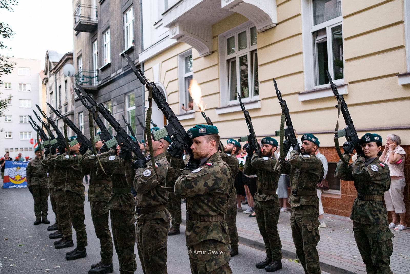 Apel i salwa przy byłej siedzibie Gestapo w Tarnowie [zdjęcia]