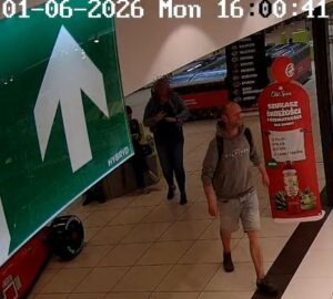 Tarnów: Kradł w krótkich odstępach czasu. Policja publikuje wizerunek. Rozpoznajecie go?