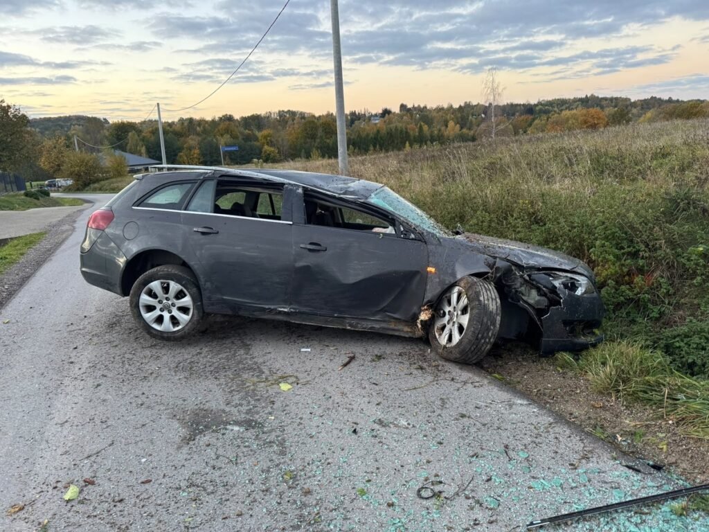 Uciekał przed policją, skończył w rowie. Miał ponad promil i cofnięte prawo jazdy