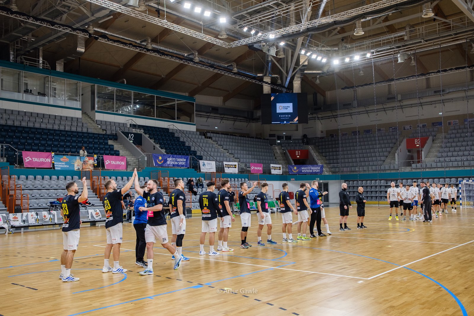 Udany wieczór dla tarnowskich szczypiornistów. Emes Handball Pałac Tarnów wygrał 43:16