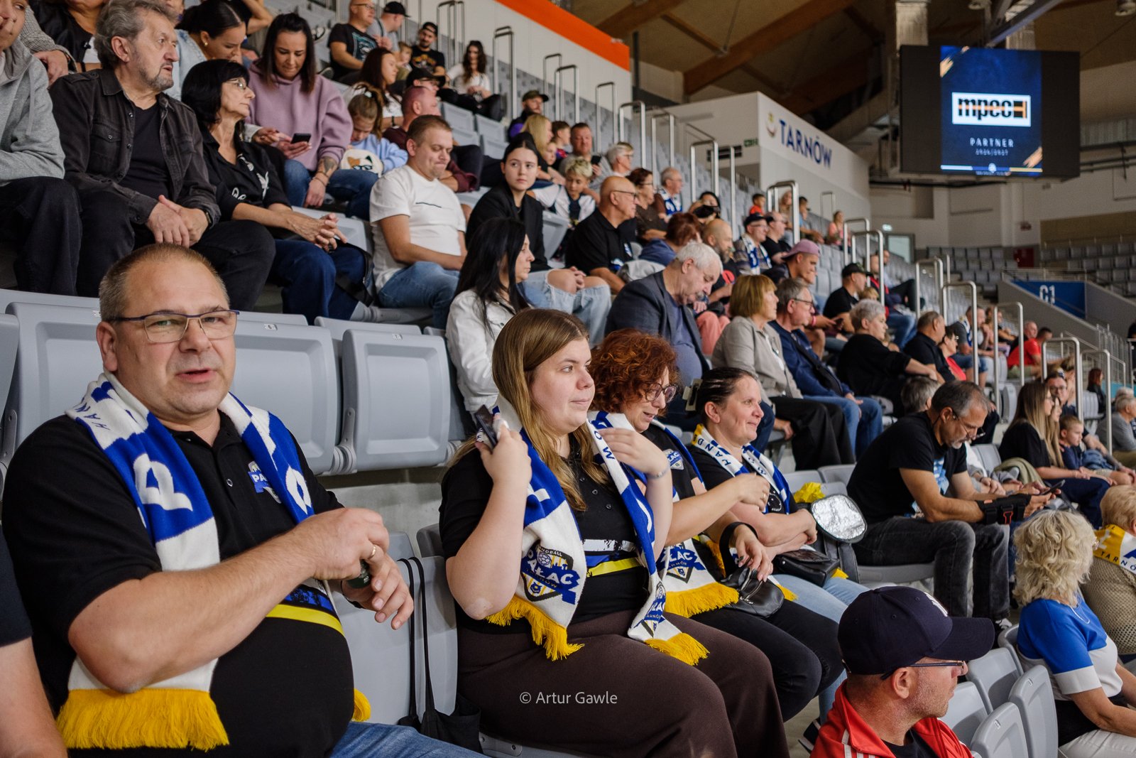 Tarnowianie bezlitośni dla beniaminka. EMES Handball Pałac z pewnym zwycięstwem [zdjęcia]