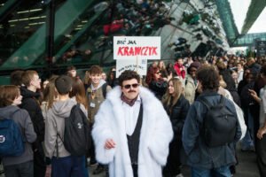 Happening na lotnisku przyciągnął uwagę pasażerów [zdjęcia]