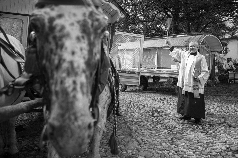 Nie żyje ks. Stanisław Opocki, Krajowy Duszpasterz Romów. Zginął w wypadku pod Ciężkowicami