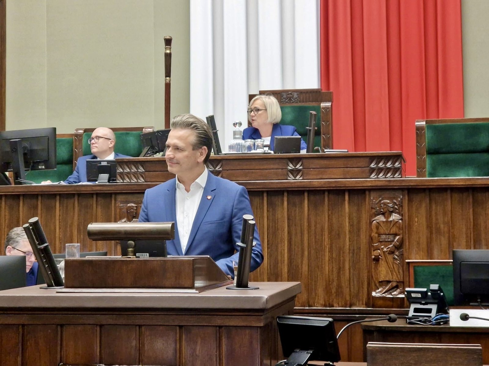 Tarnów: poseł na rowerze bez świateł. Policjanci poczuli alkohol, ale nie został zbadany. Zasłonił się immunitetem