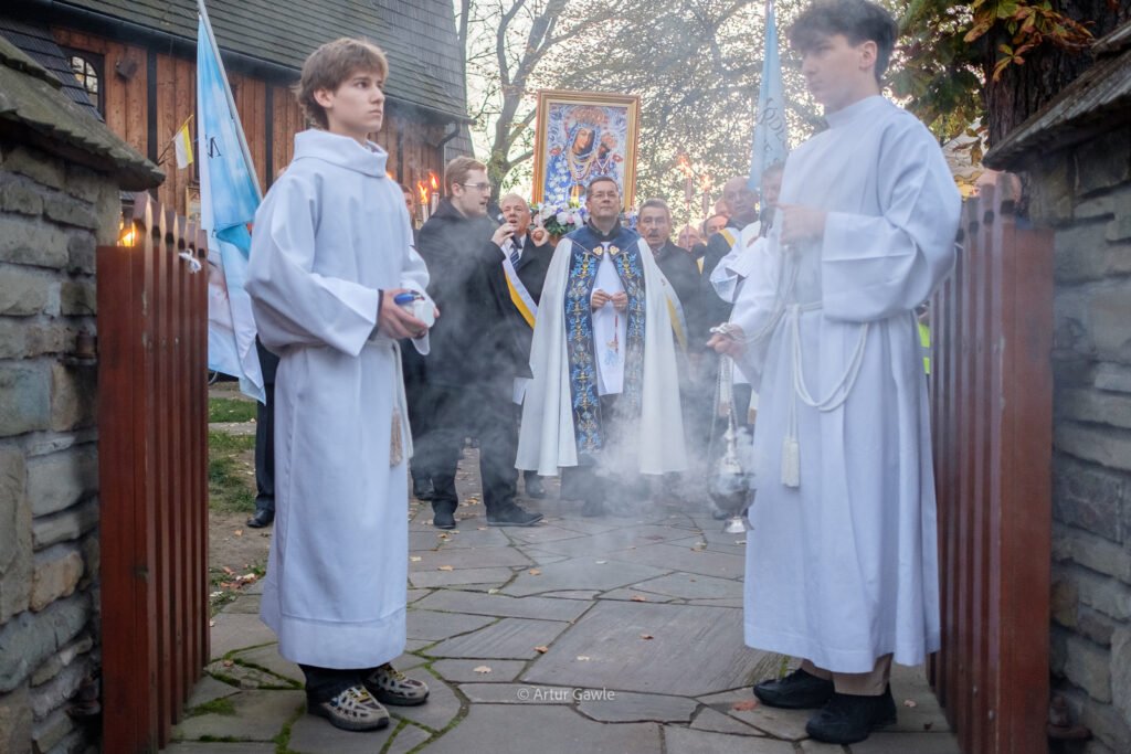 Różaniec na ulicach Tarnowa. Procesja ruszyła o 17:30 [zdjęcia]