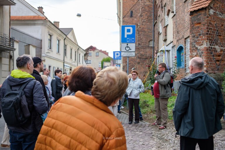 Śladami literatów po Grabówce [zdjęcia]