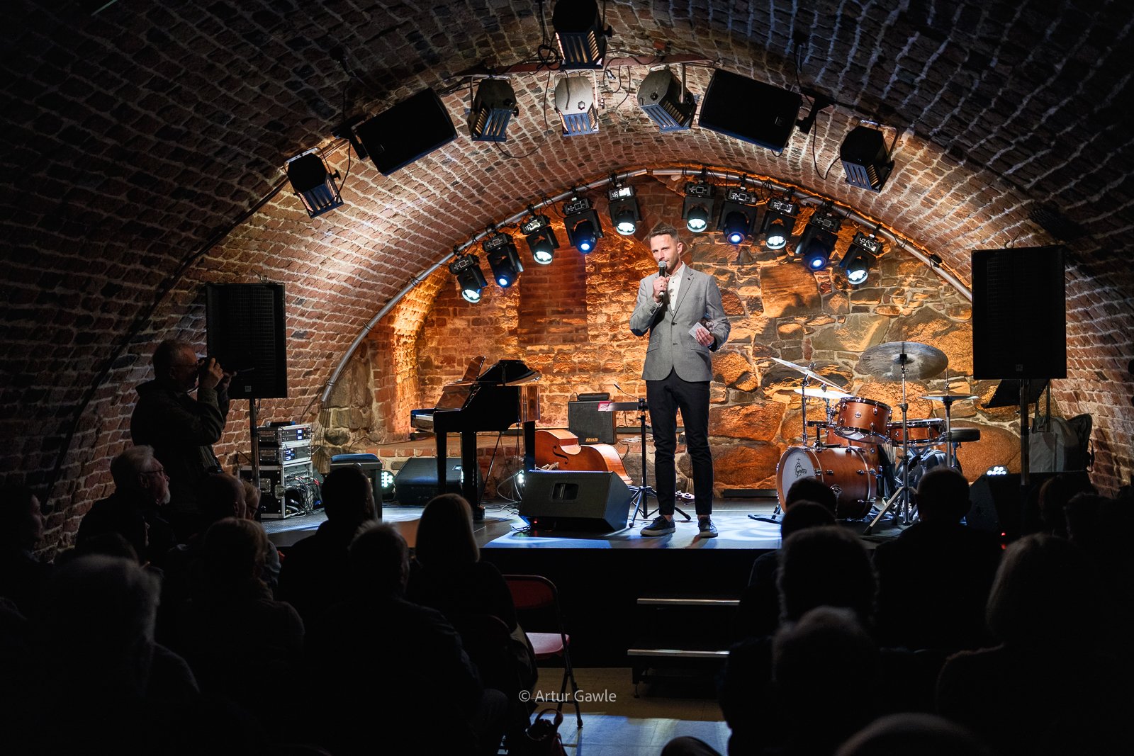 Kameralny jazz w centrum Tarnowa. Wyleżoł, Kurkiewicz i Żyta na start Jazzowej Jesieni [zdjęcia]